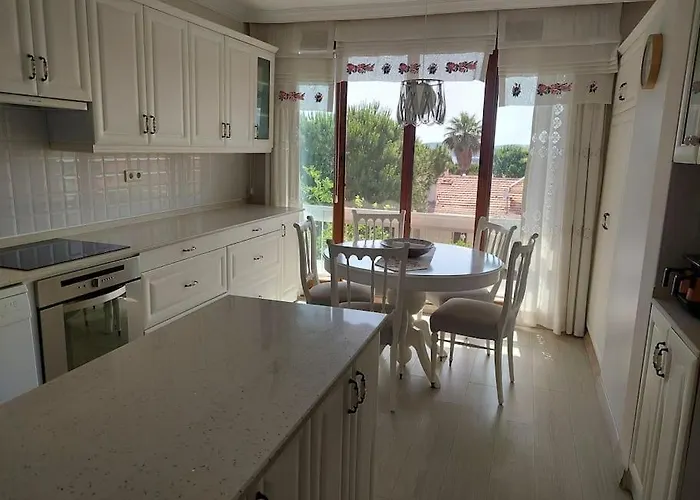 Sifne Yali'da 4 9kisi Yatak Kapasite Manzarali Vakantiehuis Çeşme