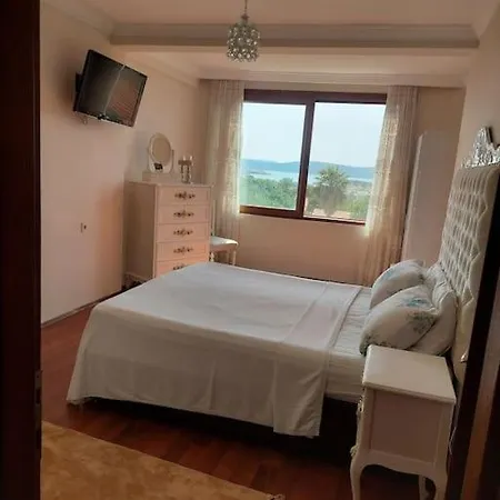 Holiday home Sifne Yali'da 4 9kisi Yatak Kapasite Manzarali Cesme