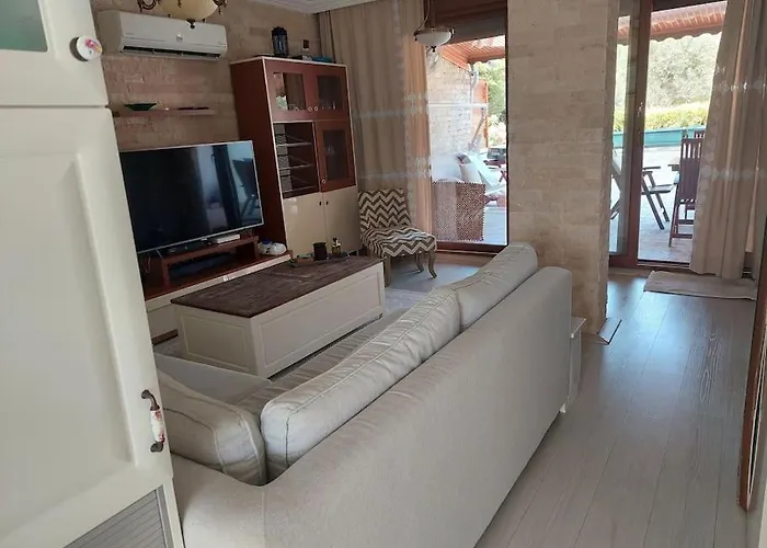 Sifne Yali'da 4 9kisi Yatak Kapasite Manzarali Casa de Férias Çeşme