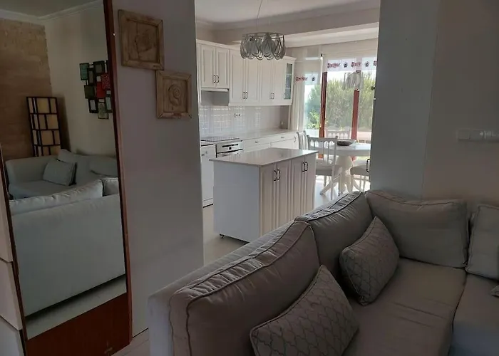 Sifne Yali'da 4 9kisi Yatak Kapasite Manzarali Casa de Férias Çeşme